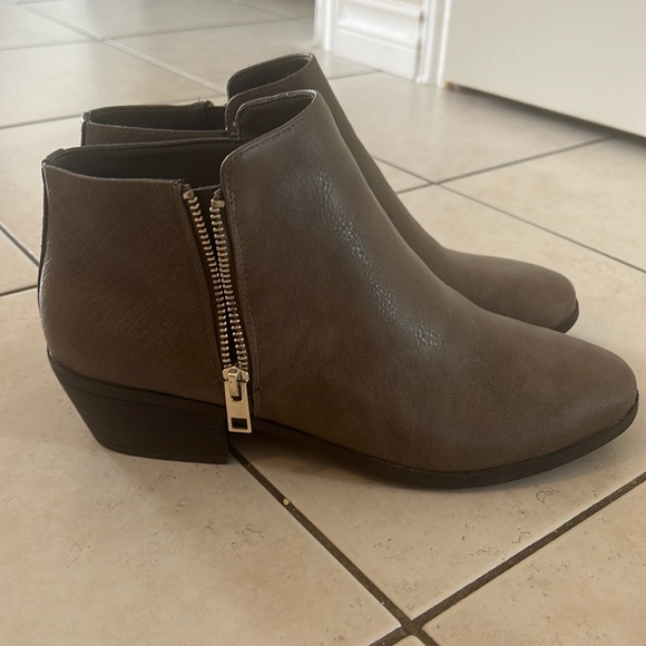 Ankle boots - Picture 1 of 4